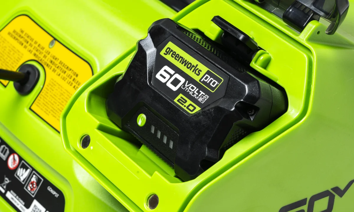 Снегоуборщик аккумуляторный Greenworks  GD60PSTK4, 60V, 51 см, бесщеточный, c 1хАКБ 4Ач и ЗУ (2602907UB)